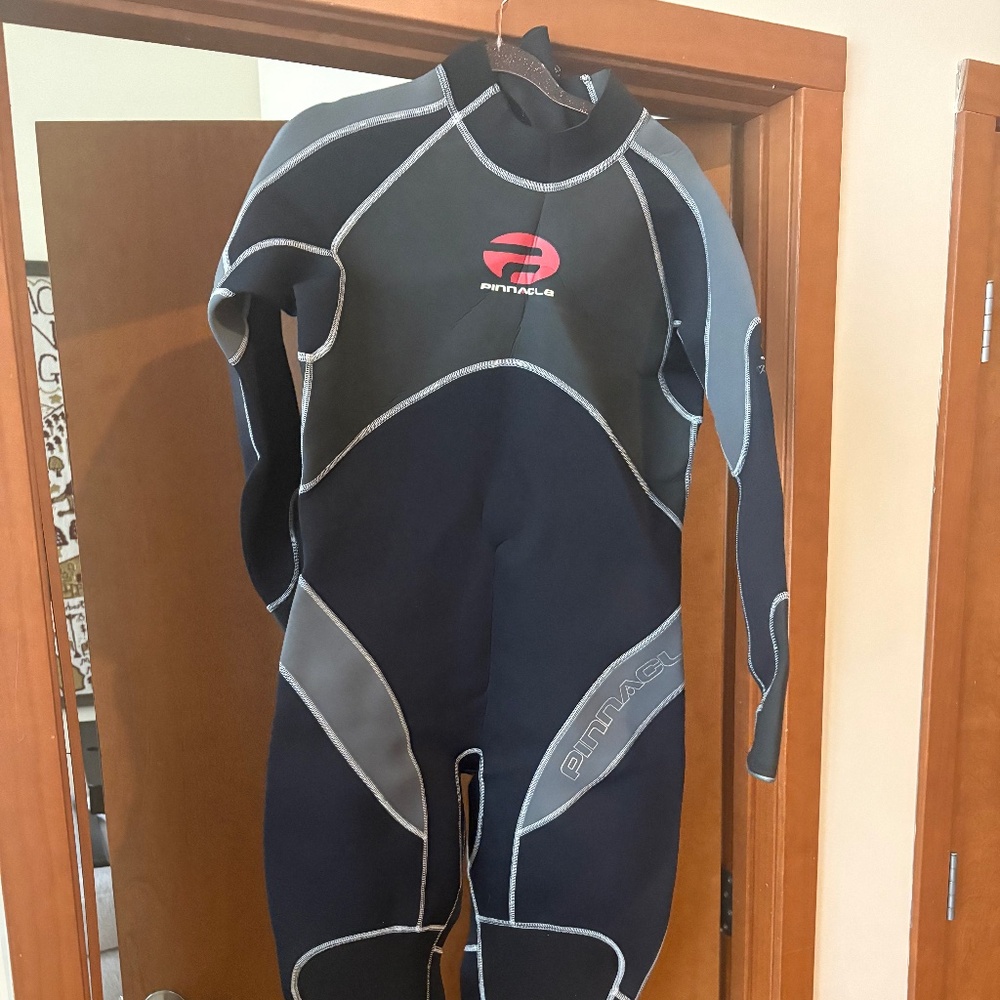 3mm Men's Pinnacle VENTURE Back Zip Wetsuit King2